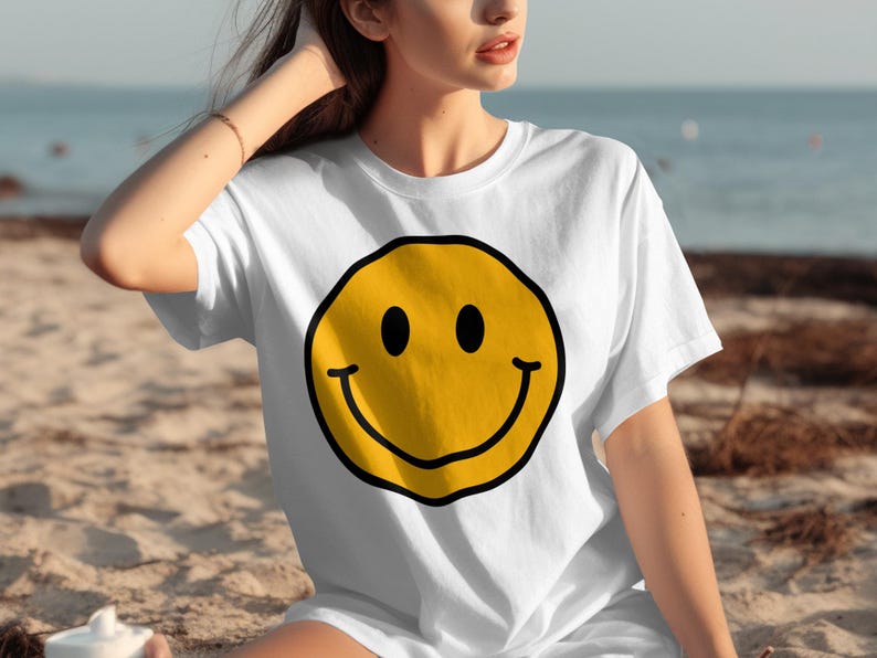 Smiley Face T-Shirt, Casual Graphic Tee, Beachwear, Summer Outfit, Fun Clothing, Unisex Shirt, Gift Idea, Relaxed Fit Top