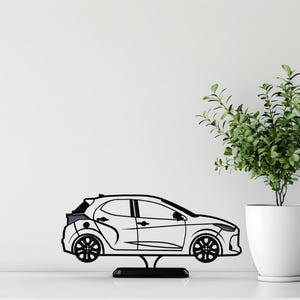 Modelo de carro compacto hatchback impresso em 3D: decoração minimalista para mesa