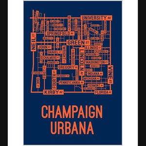 Peut inclure: Une carte typographique de Champaign Urbana, Illinois, en bleu et orange. La carte pr&eacute;sente les noms des rues et des avenues de la ville.