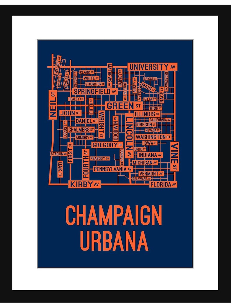 Peut inclure: Une carte typographique de Champaign Urbana, Illinois, en bleu et orange. La carte pr&eacute;sente les noms des rues et des avenues de la ville.