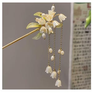 Elegant Handmade Pearl Lily Hair Stick - Hairpin with Tassels - Gift for Her - Bun Houlder - Suitable for Hanfu and Qipao