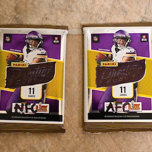 Carte da football NFL AFC e NFC Mystery Pack con giocatore bonus misterioso - 11 carte in ogni pacchetto - Memorabilia di carte sportive 2021-2024