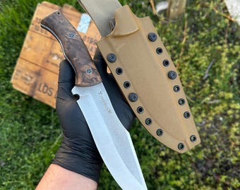 Handgjord Böhler N690 jaktkniv i stål med Amboyna-trähandtag och Kydexslida