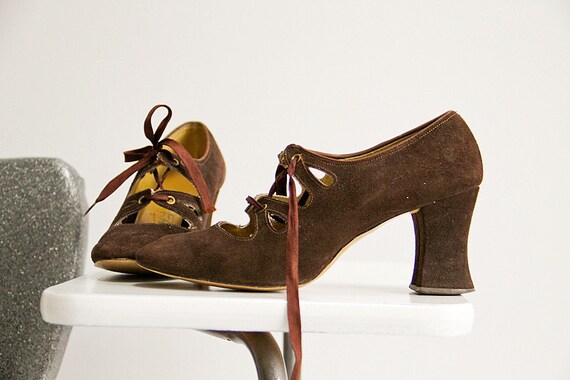 Chocolate Brown 1920's Suede Lace Up Pumps -Sz 6,… - image 2