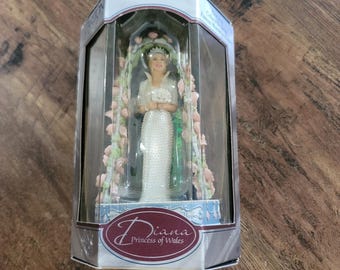 Carlton Cards Heirloom Collection 10th Anniversary Diana Princess of Wales Figure