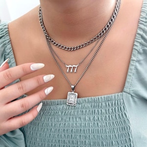Gargantilla con número de ángel de plata, regalo para el mejor amigo, collar con capas de letras iniciales, delicado juego de cadena de eslabones, regalo de aniversario