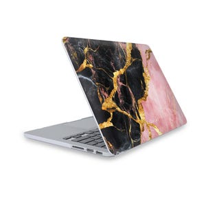 Dream Kiss MacBook Pro / Air Case Pink Marmor Design Hülle für Apple Laptop - Stilvolles trendiges Zubehör