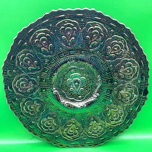 VTG 70s Fenton Carnival Glass 9&quot; Plate Amethyst Persian Medallion Bearded Berry