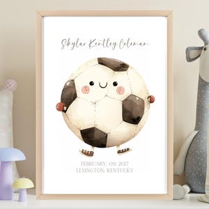 Impresión de nacimiento de bebé personalizada con fútbol, decoración de guardería, arte con marco de madera personalizado, regalo para recién nacido, regalo de bienvenida para bebé, decoración de guardería personalizada