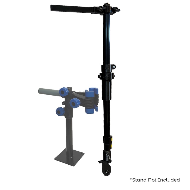 Pode incluir: Um suporte de repara&ccedil;&atilde;o de bicicletas preto com altura ajust&aacute;vel e um bra&ccedil;o horizontal. O suporte tem componentes azuis e pretos e foi concebido para segurar uma bicicleta para manuten&ccedil;&atilde;o. O texto na parte inferior diz "Suporte n&atilde;o inclu&iacute;do".