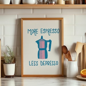 Könnte beinhalten: Ein Set aus drei Keramikbechern mit gesprenkelter, matter Oberfläche. Jeder Becher hat eine andere Farbe: hellblau, cremefarben und grau. Die Becher haben ein schlichtes, modernes Design und einen bequemen Griff.