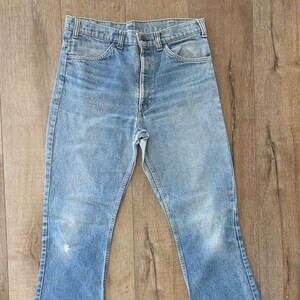 W33 L31.75 - Vintage 70er-80er Levi's 646-0217 Schlaghose - #16 Nieten, heller Indigo Denim, oranges Schild