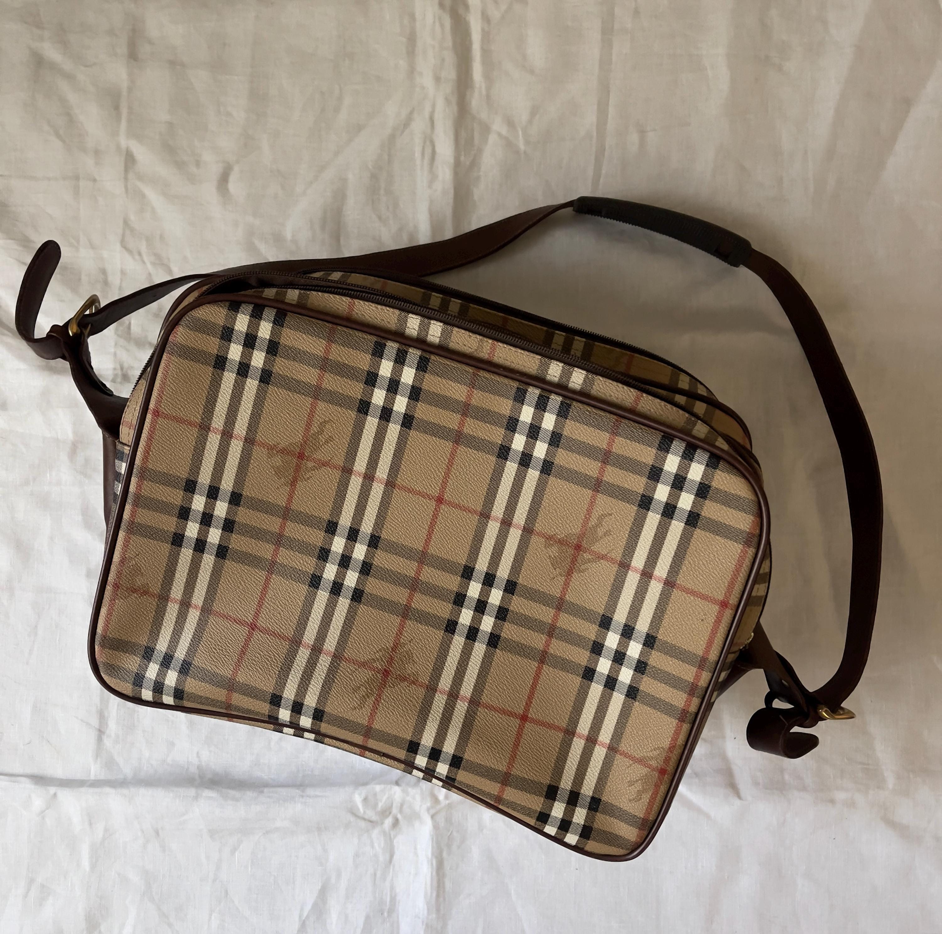 バッグ 90s vintage BURBERRY shoulder bag grunge 90s vintage BURBERRY shoulder bag grunge Vintage Burberry