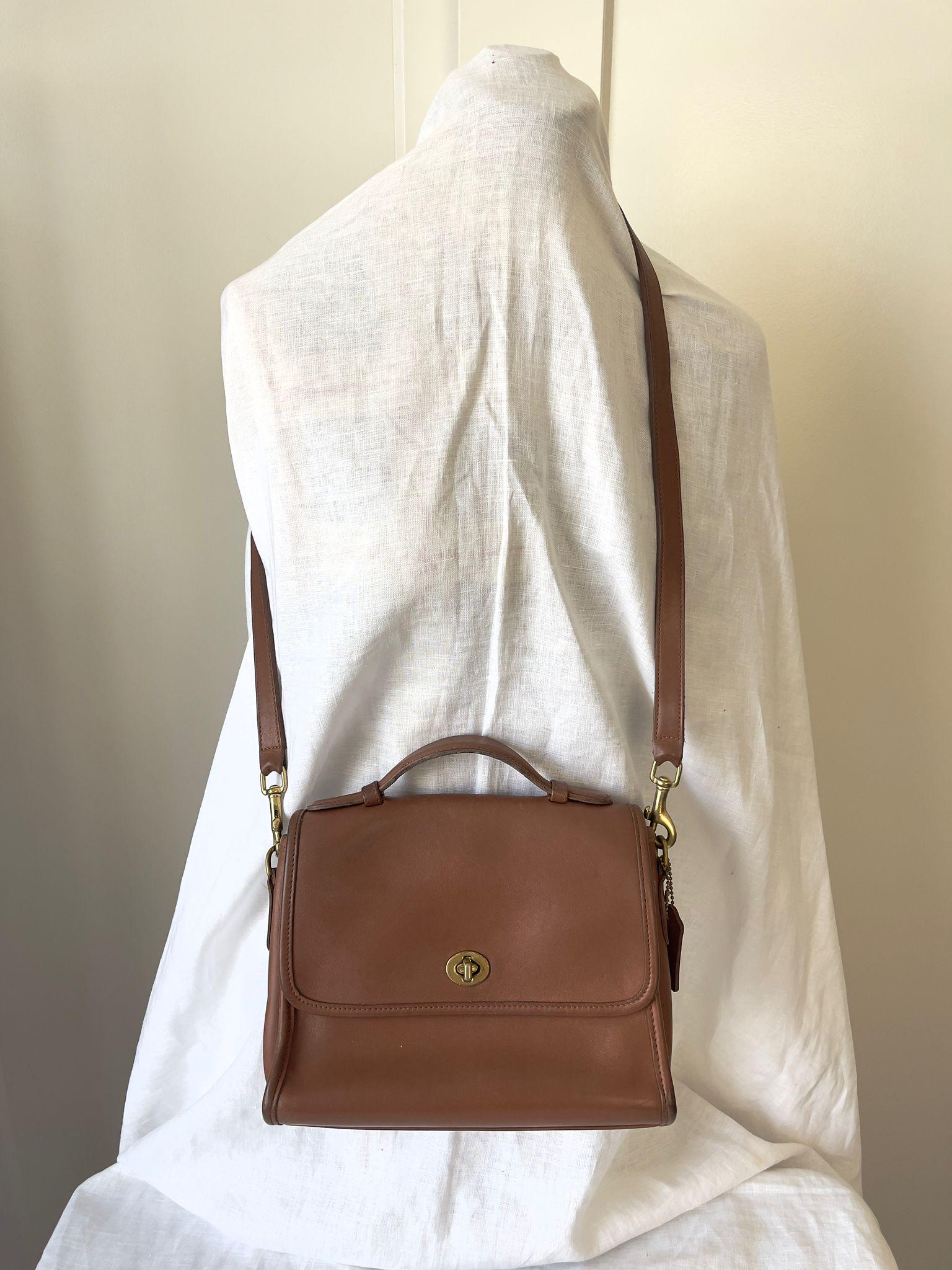 バッグ Vintage Coach Classic Backpack Tan USA Refurbished Vintage Coach British Tan Leather Backpack