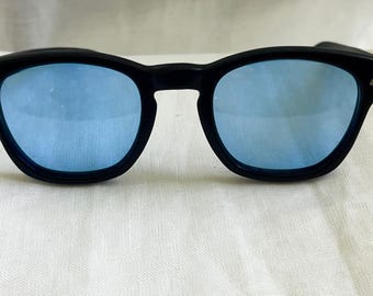 Gafas de sol vintage americanas ópticas — Flexi-Fit, 6MZ87, lentes azul cielo, montura negra sólida