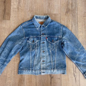 Chest 44 — Vintage Levi’s Denim Jacket — 1970s, #1 Rivet, 70505-0217, Medium Dark Indigo, Great Fades, VERY Distressed Cuffs