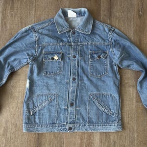 Chest 43 — Vintage 60s-70s Denim Jacket — Light Indigo, Fades, Nice Puckering, Distressed, Snap Button, BRAND UNKNOWN