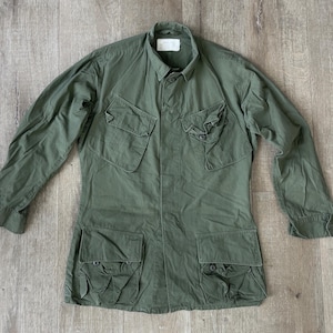 Chest 44 — Vintage US Army Jungle Fatigue Jacket — 100% Cotton Poplin, Tag Size Small-Long