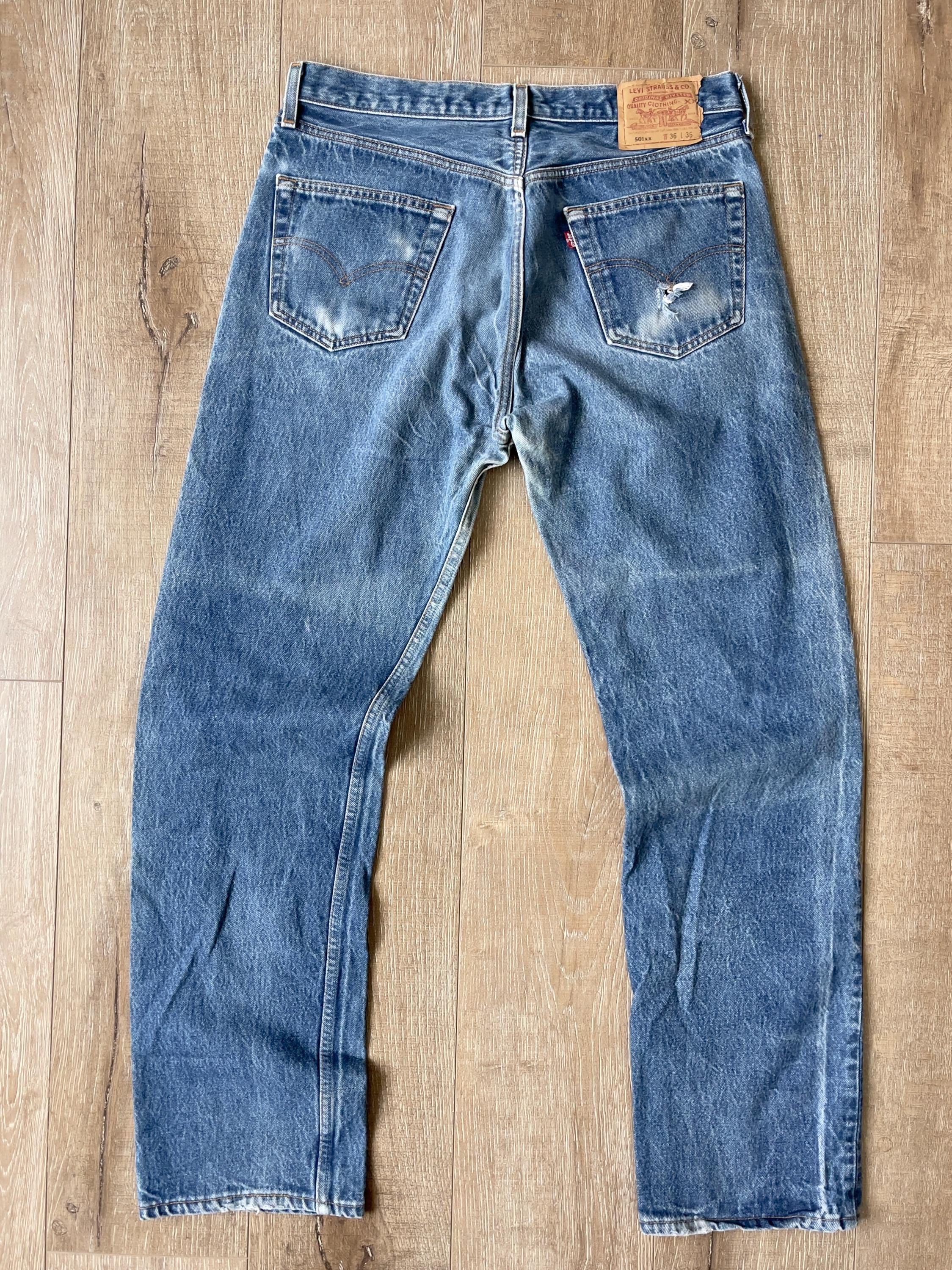 W34 L32 — vintage Levi's 501xx Jeans Men — 1990s, Twist Left Leg