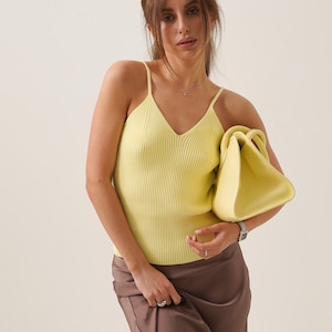 Ribbed Tank Top – V Neck Sleeveless Blouse with Spaghetti Straps, Fitted Stretch Knit Summer Top for Women, Minimalist Gym Clothes