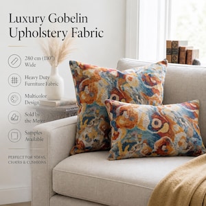 Può includere: Tessuto per tappezzeria Gobelin di lusso con un motivo astratto multicolore nei toni dell'arancione, blu e giallo. Il tessuto è largo 280 cm ed è resistente. Due cuscini rettangolari realizzati con questo tessuto sono mostrati su un divano.