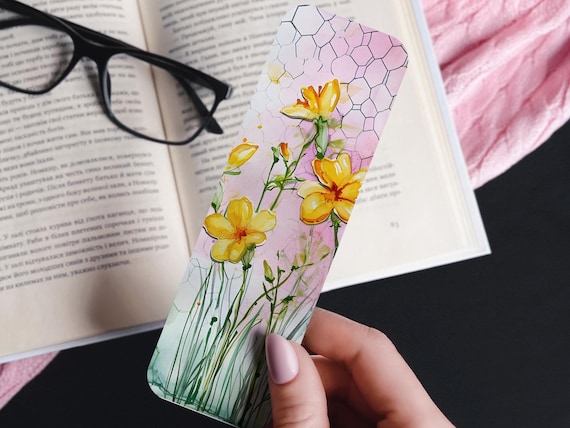 Watercolor Bookmark, Floral Pattern, Cute Bookmarks, Flower Bookmarks, Aesthetic Bookmark, Book Club Gifts, Laminated Bookmark, BK1