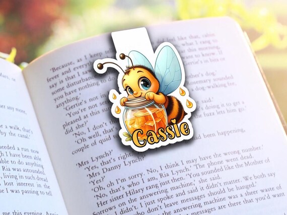 Personalized Magnetic Bookmarks – Cute Honey Bee Design, Gift for Book Lovers, Handmade Bookish Merch, Booktok Bookmark Accessory CB1