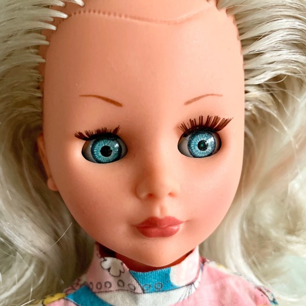 Vintage Italocremona Corinne Pop jaren 60 1965 Blond Haar Blauw Ogen Mode Tiener Roze Jurk