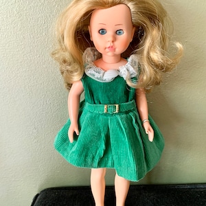 Vintage Italocremona Nancy Pop jaren 60 1965 Blond Haar Blauw Ogen Mode Tiener Groen Jurk