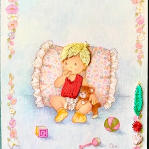 Vintage schattige baby geborduurde ansichtkaart Coni
