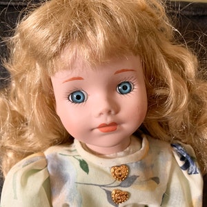 Vintage Porcelain Doll Girl Green Maxis Dutch 70s/80s