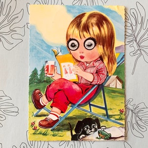 Gebruikte vintage ansichtkaart Googly Eyed Girl Reading Relaxing