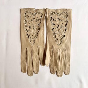 Vintage Ladies Brown Leather Gloves with Embroidered Accents