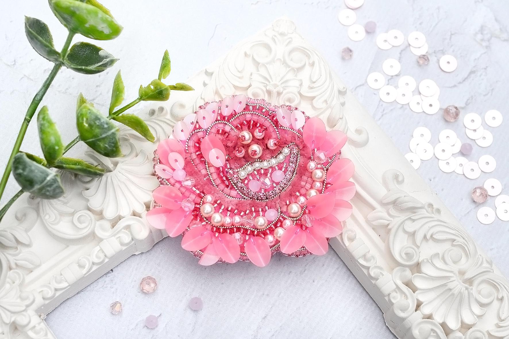 Beaded Brooch Kit 'Peony', Tela Artis - DIY Jewelry Making, Bead Embroidery Craft Kit