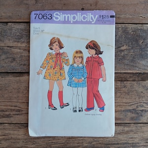 Simplicity 7063 Patrón de costura SIN CORTAR Vintage 70s Vestido Top Pantalones Niñas Talla 5