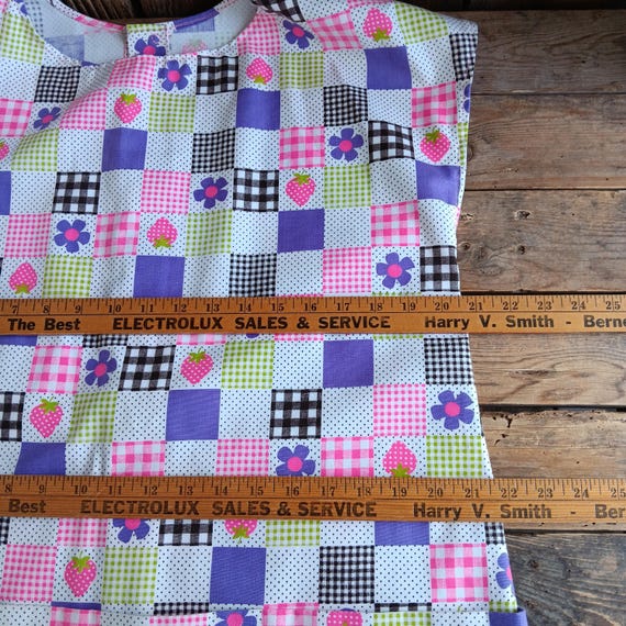 Vintage Handmade Patchwork Print Mod Flowers Hous… - image 5