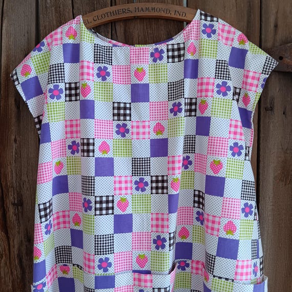 Vintage Handmade Patchwork Print Mod Flowers Hous… - image 2