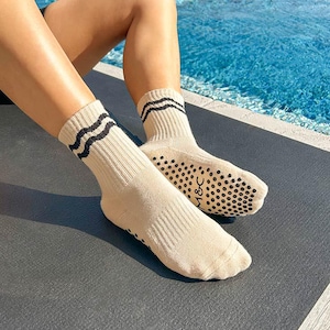 Reformer Pilates | Non Slip | Crew Grip Socks - Tropics