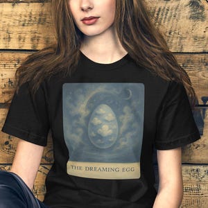 The Dreaming Egg T-Shirt – Surreal Cloud Art Tee – Conceptual Unisex Cotton Shirt – Dreamcore Celestial Design – Soft Aesthetic Fashion