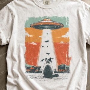 Camiseta retro con estampado de gato Ragdoll y abducción OVNI, camiseta vintage de gatito espacial de ciencia ficción.