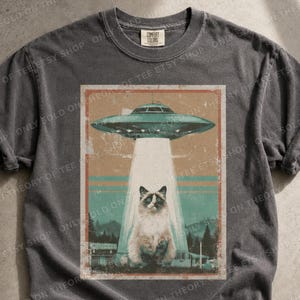Camiseta divertida con meme de abducción de ovnis de gato Ragdoll - Camiseta Comfort Colors - Camiseta retro de ciencia ficción - Regalo para amantes de los extraterrestres - Regalo para amantes de los gatos - Camiseta de la conspiración