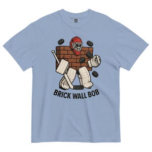 Brick Wall Bob Goalie Tee – Funny Hockey Goalie Shirt – Vintage Style Hockey T-Shirt – Retro Goalie Graphic Tee – Ice Hockey Gift for Fans