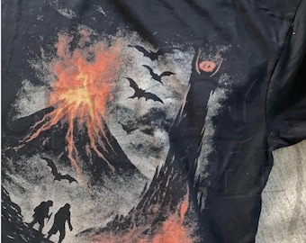 Camiseta Comfort Colors® de Dark Lands: camiseta gráfica con efecto desgastado de estilo vintage para amantes de la fantasía y la aventura, regalo de Navidad.