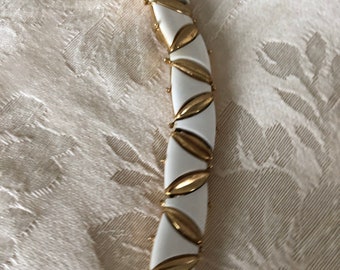 Trifari Necklace White Triangle Thermoplastic Gold Tone Trifanium