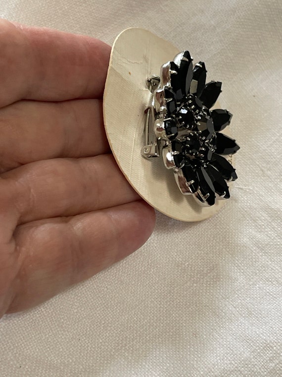 Vintage Black Rhinestone Flower Brooch on Origina… - image 3