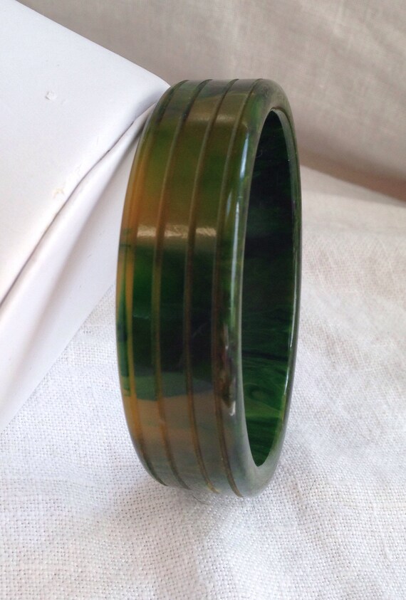 Ribbed Bakelite Bracelet Spinach Green Grooved