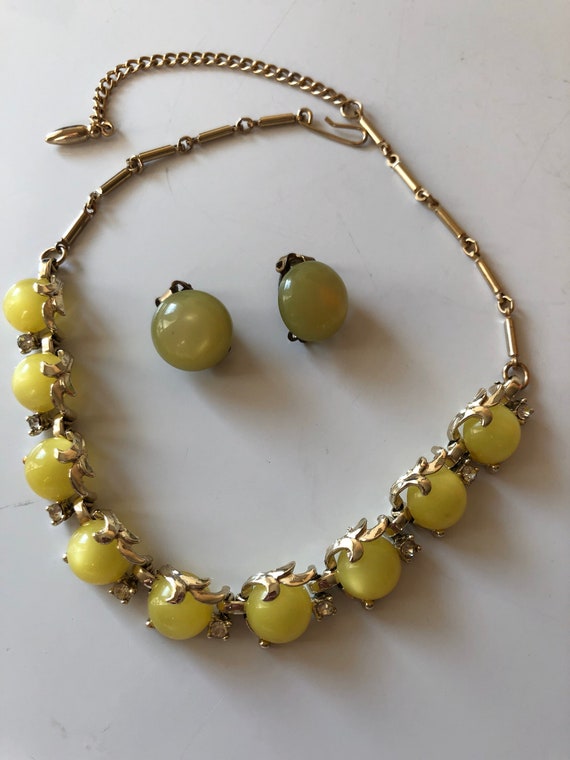 Coro Yellow Moon Glow Necklace Thermoset Lucite Mo