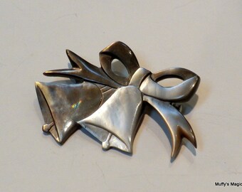 Vintage Depose Mother of Pearl Bells Brooch MOP