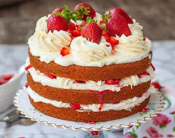 Scarica la MIGLIORE ricetta per una torta di fragole fatta in casa facile.