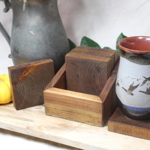 Set med 5 underlägg i cederträ med hållare, handgjorda, rustika, man cave